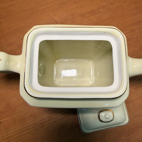 Vintage Hall Superior Kitchenware Jewel Tea
Autumn Leaf Newport Teapot - Picture 5 of 10